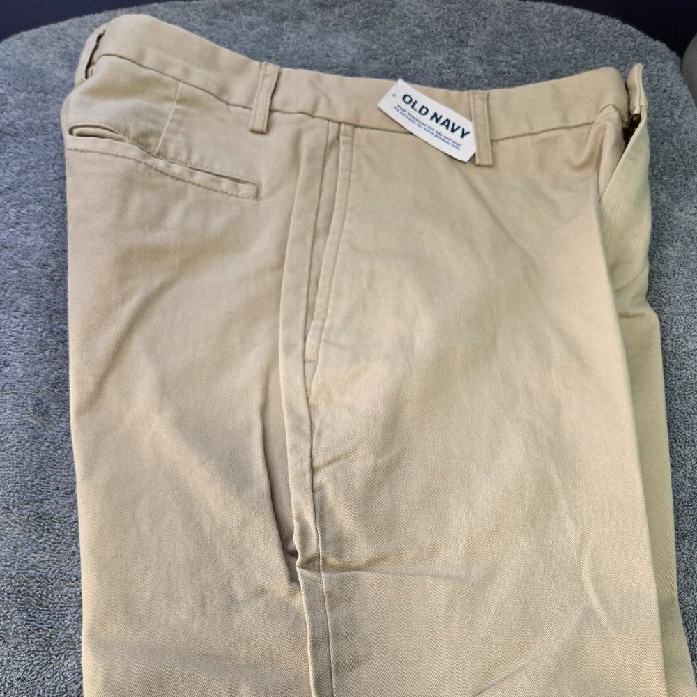 Old Navy - still has tags - Men's 26x30 Athletic Flex